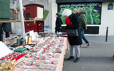 Brocante sur le boulevard Beaumarchais (11e)