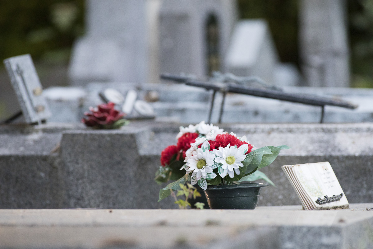 Tombes dans le Cimetière parisien d' Ivry