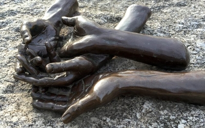 LOUISE BOURGEOIS, THE WELCOMING HANDS, BRONZE, 1996