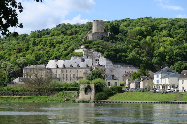 Le village de la Roche-Guyon dans le parc naturel du Vexin