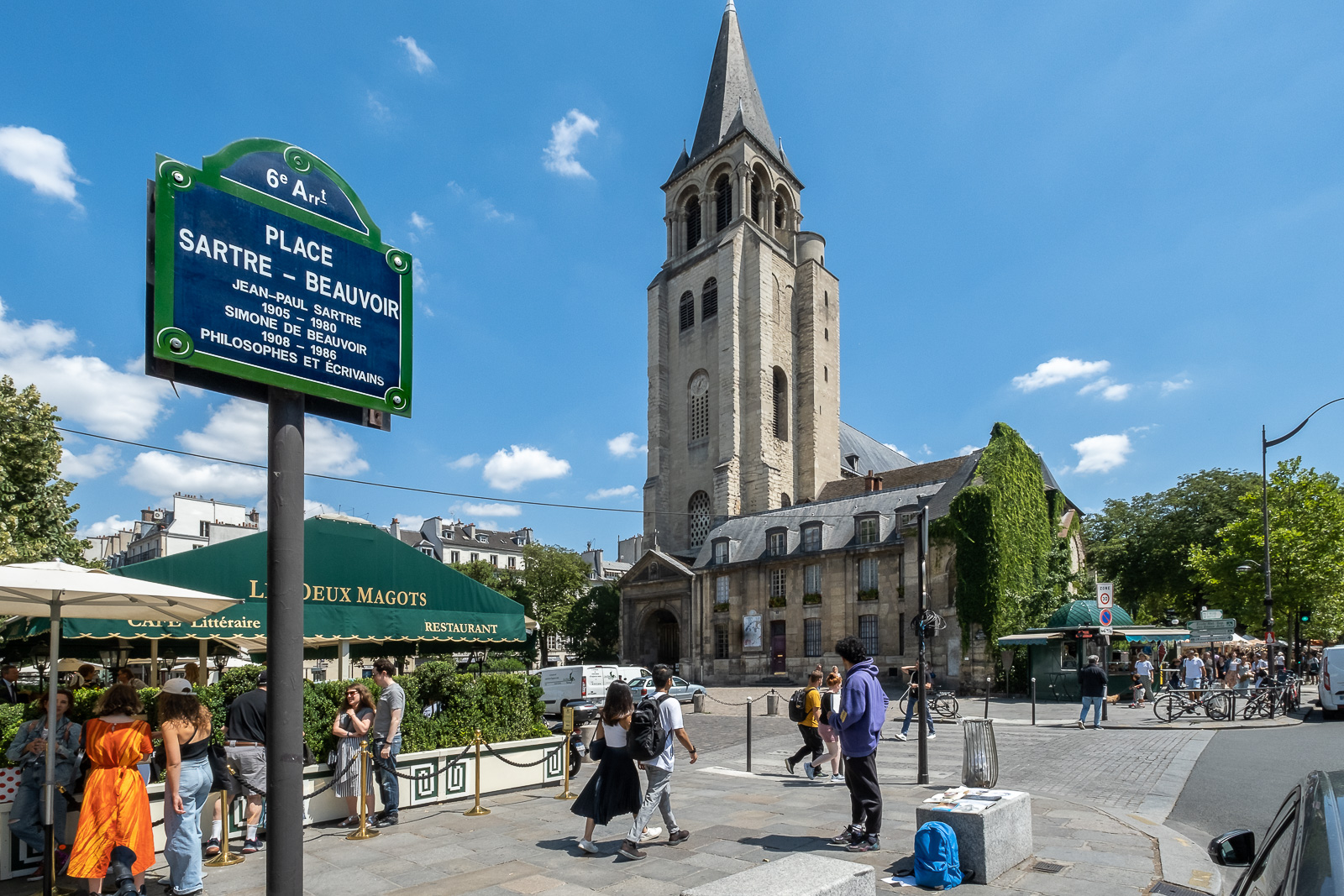 Sur les pas de Simone de Beauvoir place Sartre Beauvoir