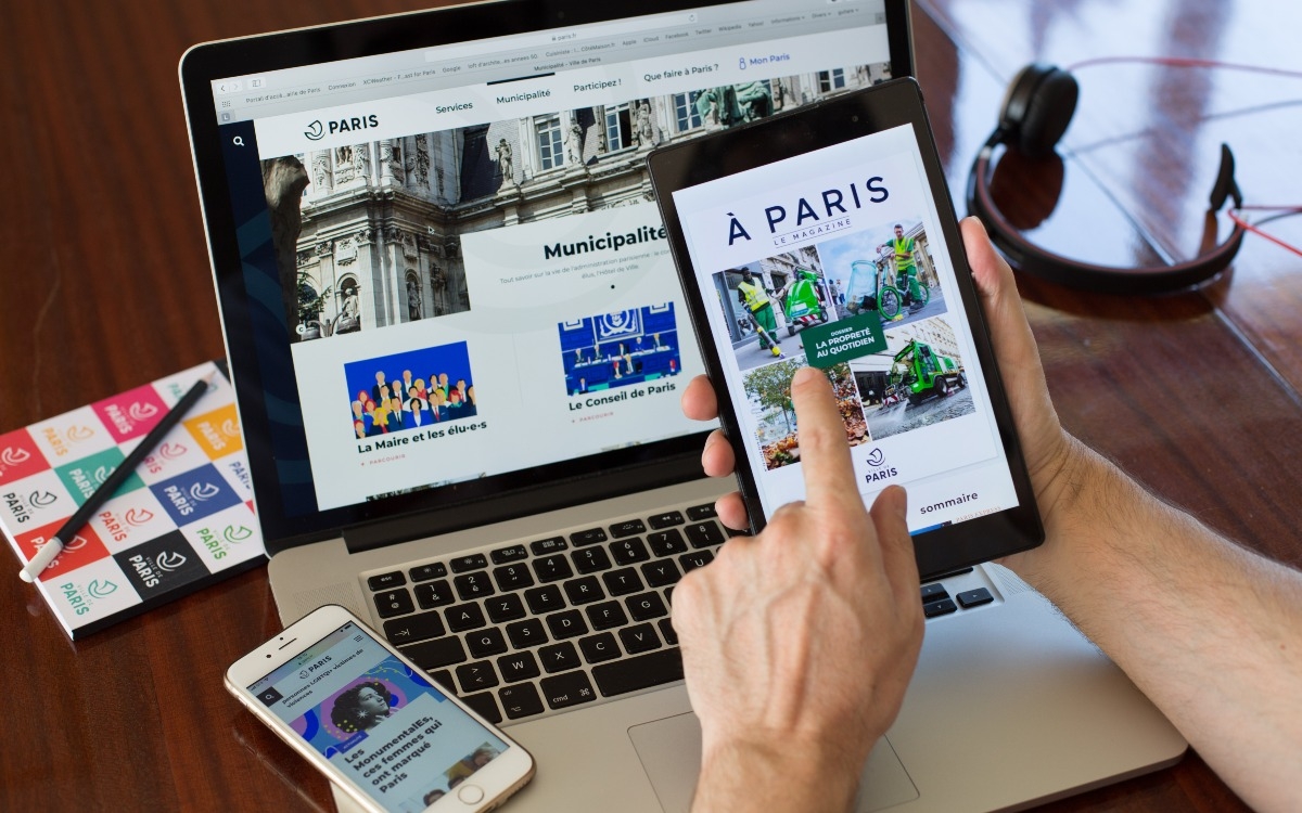 Site Paris.fr sur ordinateur et smartphone