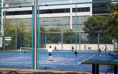 Terrain de tennis au jardin atlantique 