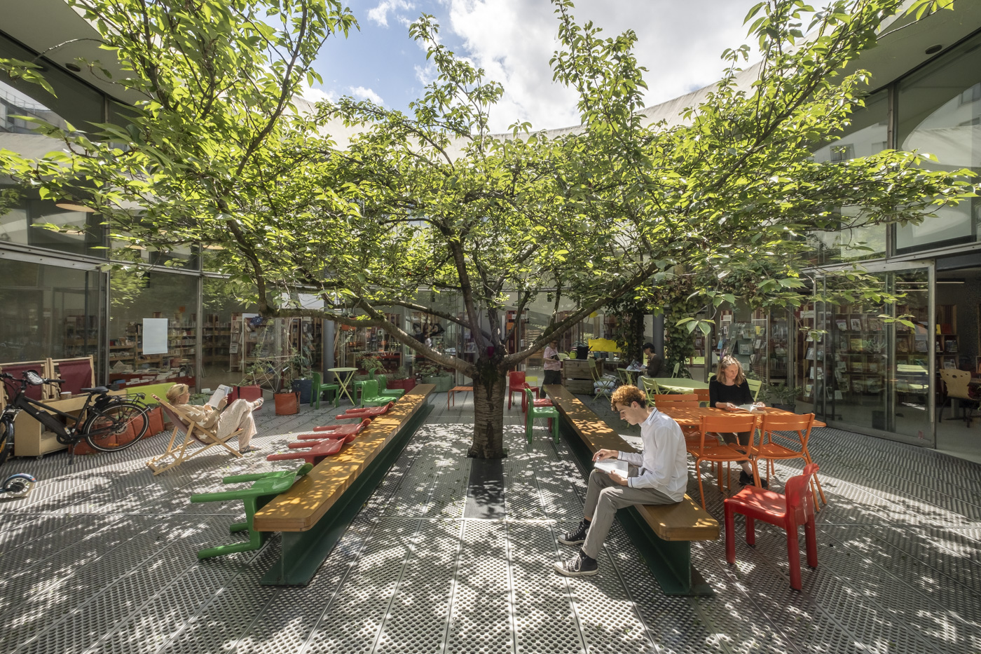 Patio de la Bibliothèque Gutenberg (15e)