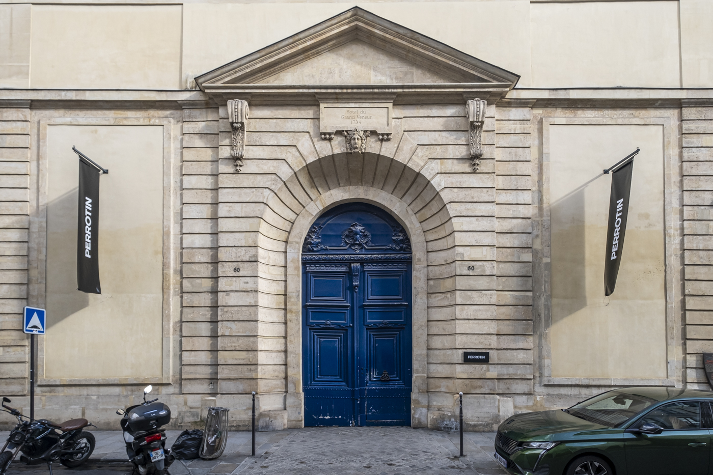Porte parisienne, 60 rue de Turenne (Paris Centre).