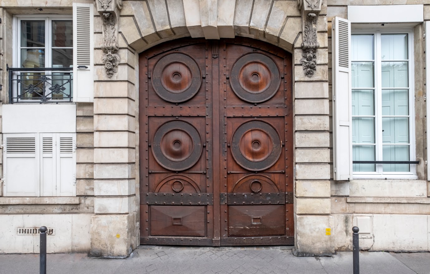 Porte parisienne, 58 rue de Vaugirard (6e).