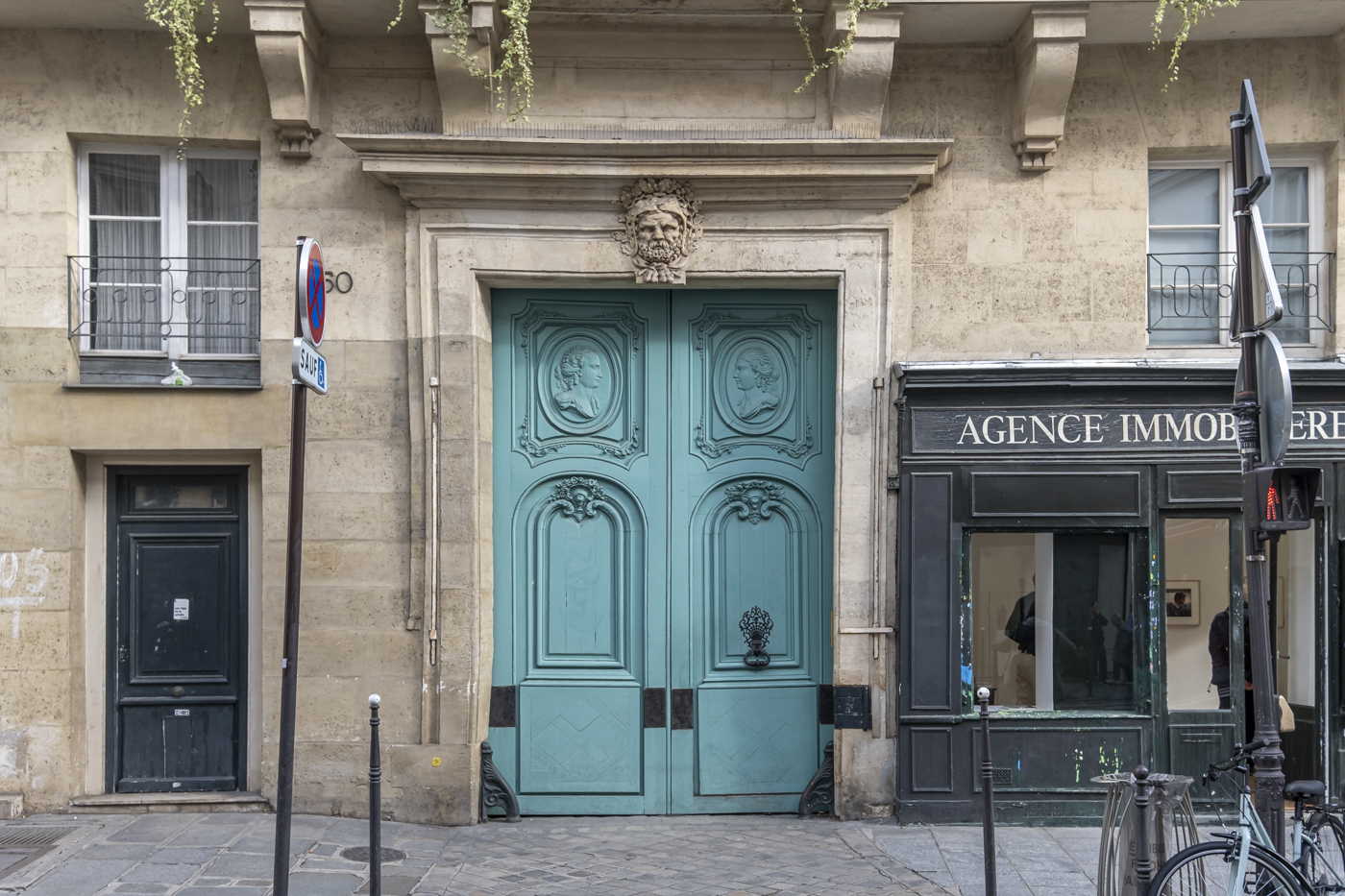 Porte parisienne, 50 rue de Turenne (Paris Centre).