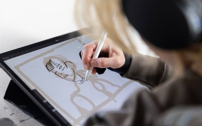 étudiante de l'école Estienne faisant du design numérique
