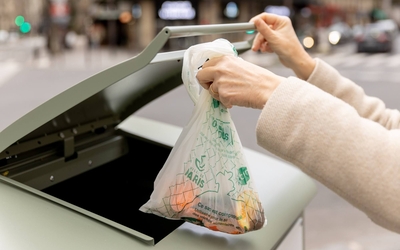 Bornes pour déchets alimentaires, place Maubert.