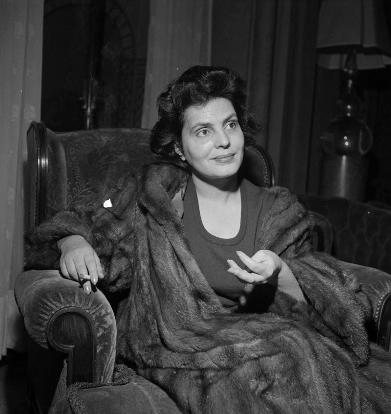 Amalia Rodrigues (1920-1999), chanteuse portugaise. Paris, janvier 1959.