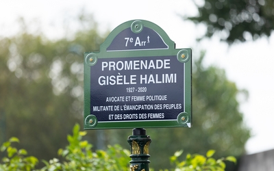 Plaque de rue Promenade Gisèle Halimi