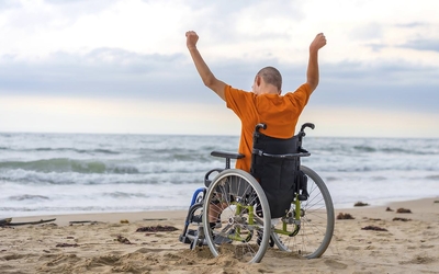 Personne ne situation de handicap face à la mer
