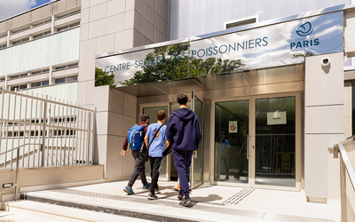 Porte d'entrée du centre sportif des Poissonniers.