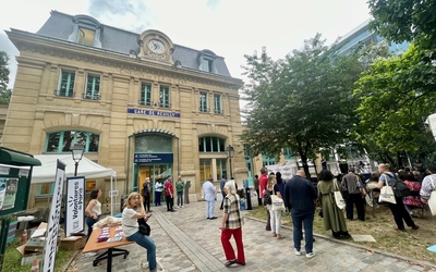 volontaires de Paris devant la gare de Reuilly