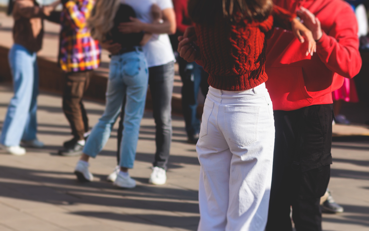Bal de danse dans la rue.