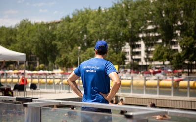 Maitre nageur à Paris Plages - Bassin de la Villette